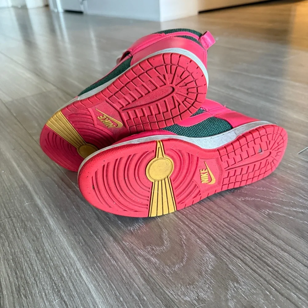 Maharam x Nike Women’s Dunk High Skinny Premium 'Seaweed Solar Red' size 7.5